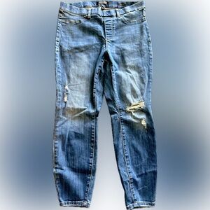 Judy Blue Destroyed Pull On Jeggings